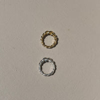 Curvy Ring