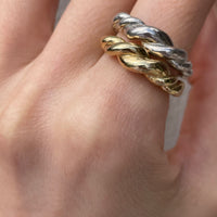 Curvy Ring