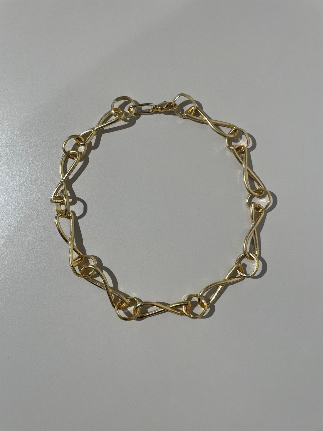 Apella Choker