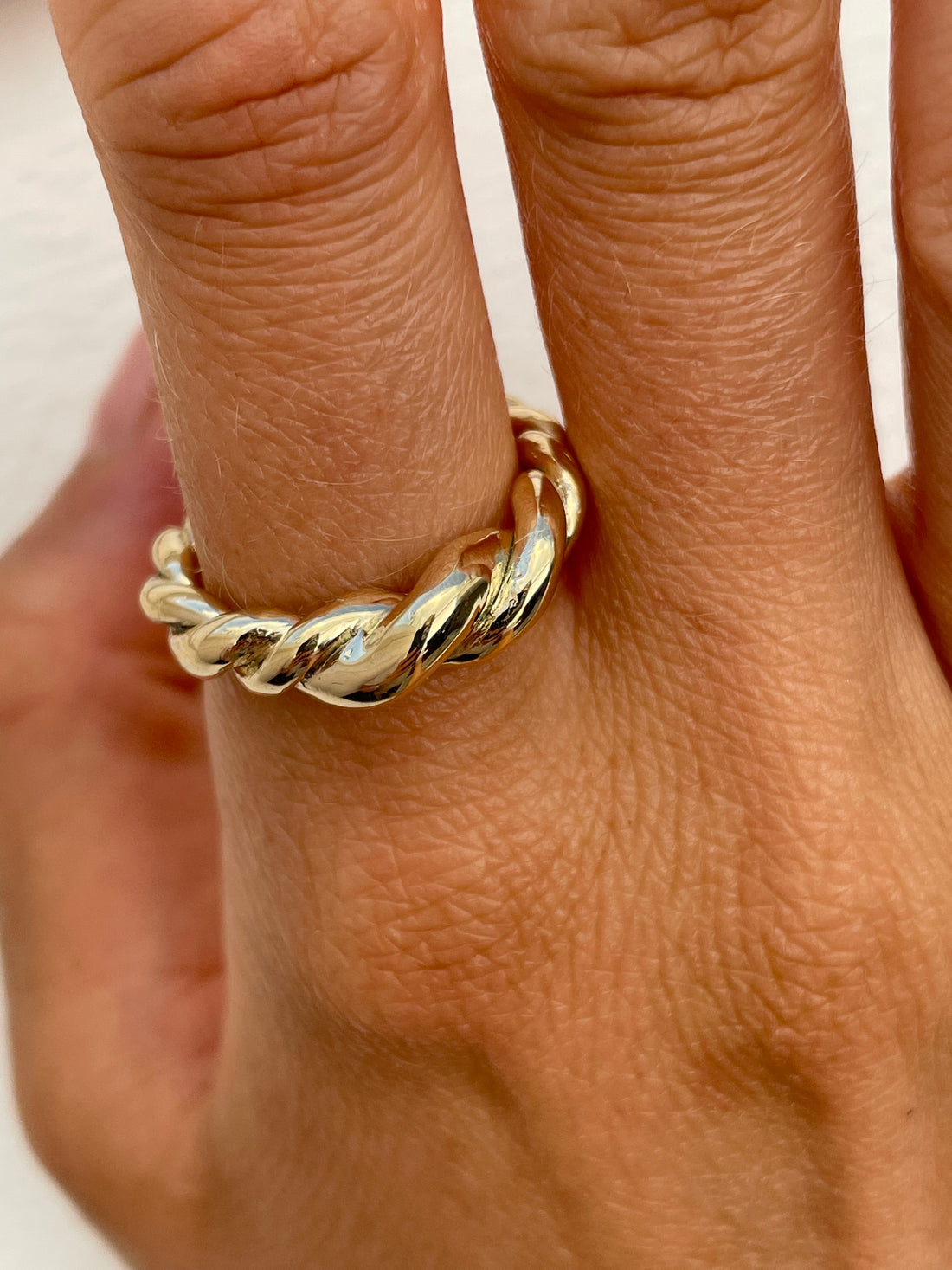 curvy ring