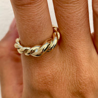 curvy ring